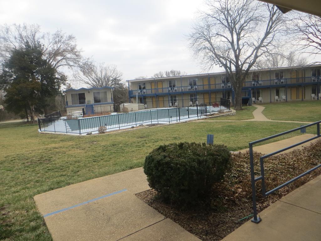 The Golden Door Motel Osage Beach Exterior photo