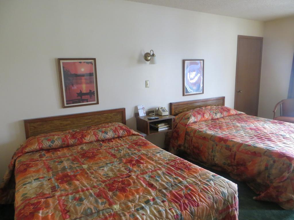 The Golden Door Motel Osage Beach Room photo