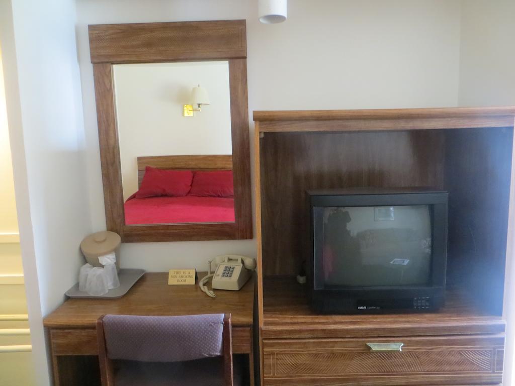 The Golden Door Motel Osage Beach Exterior photo